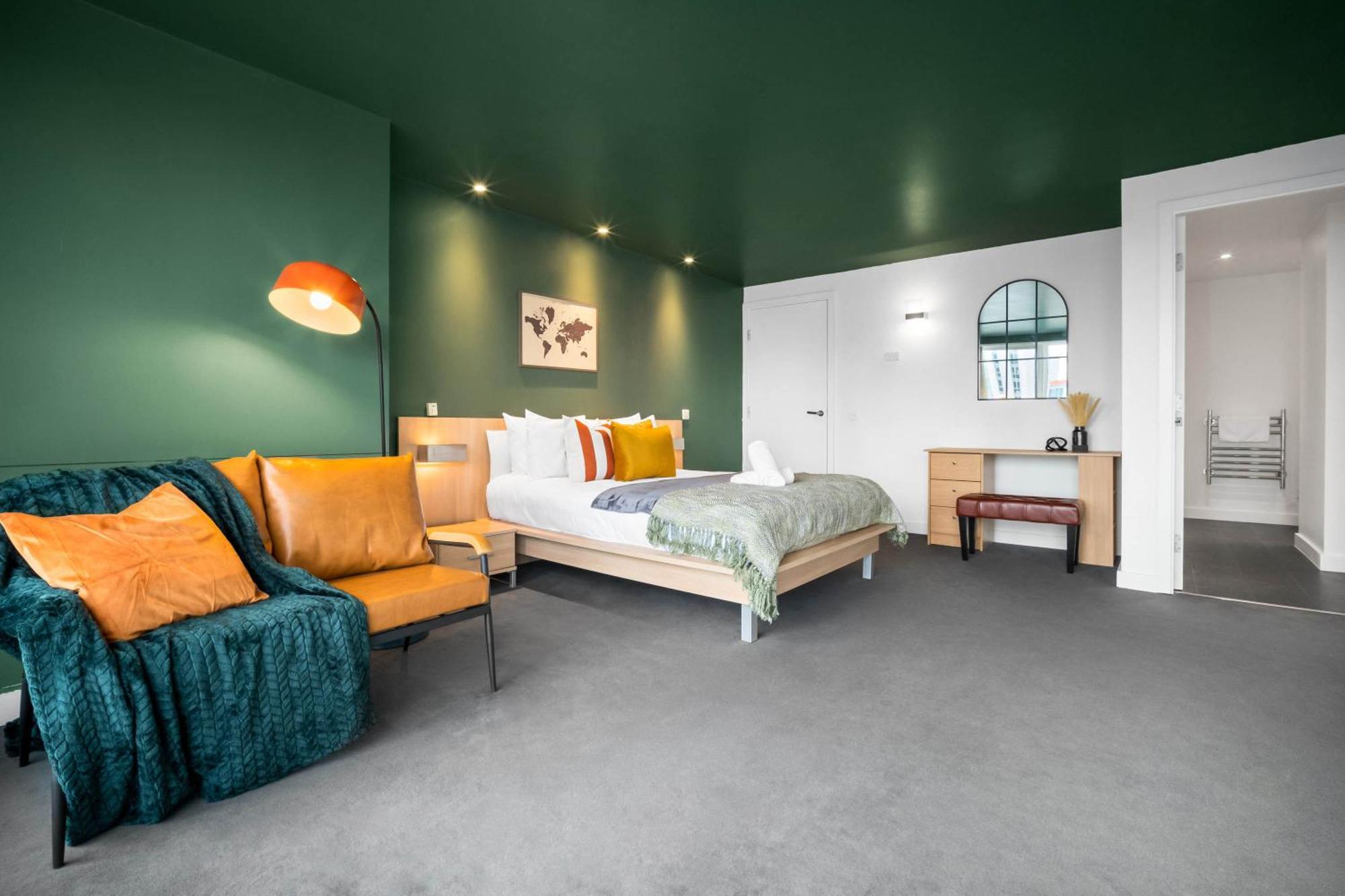 Stylish Two Bedroom - Centre - - Secure Parking - Excellent Location - 116q * Birmingham