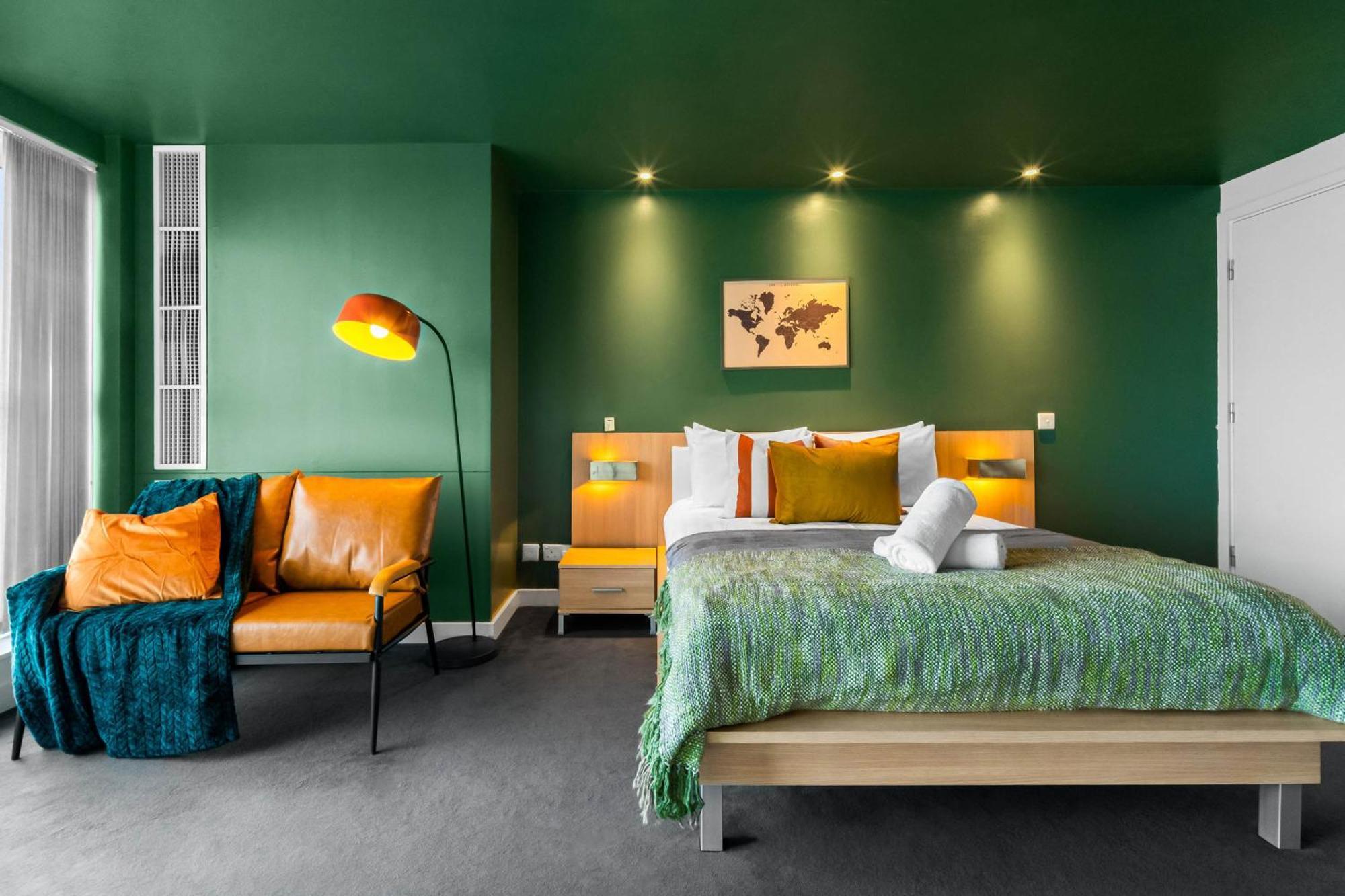 Stylish Two Bedroom - Centre - - Secure Parking - Excellent Location - 116q * Birmingham