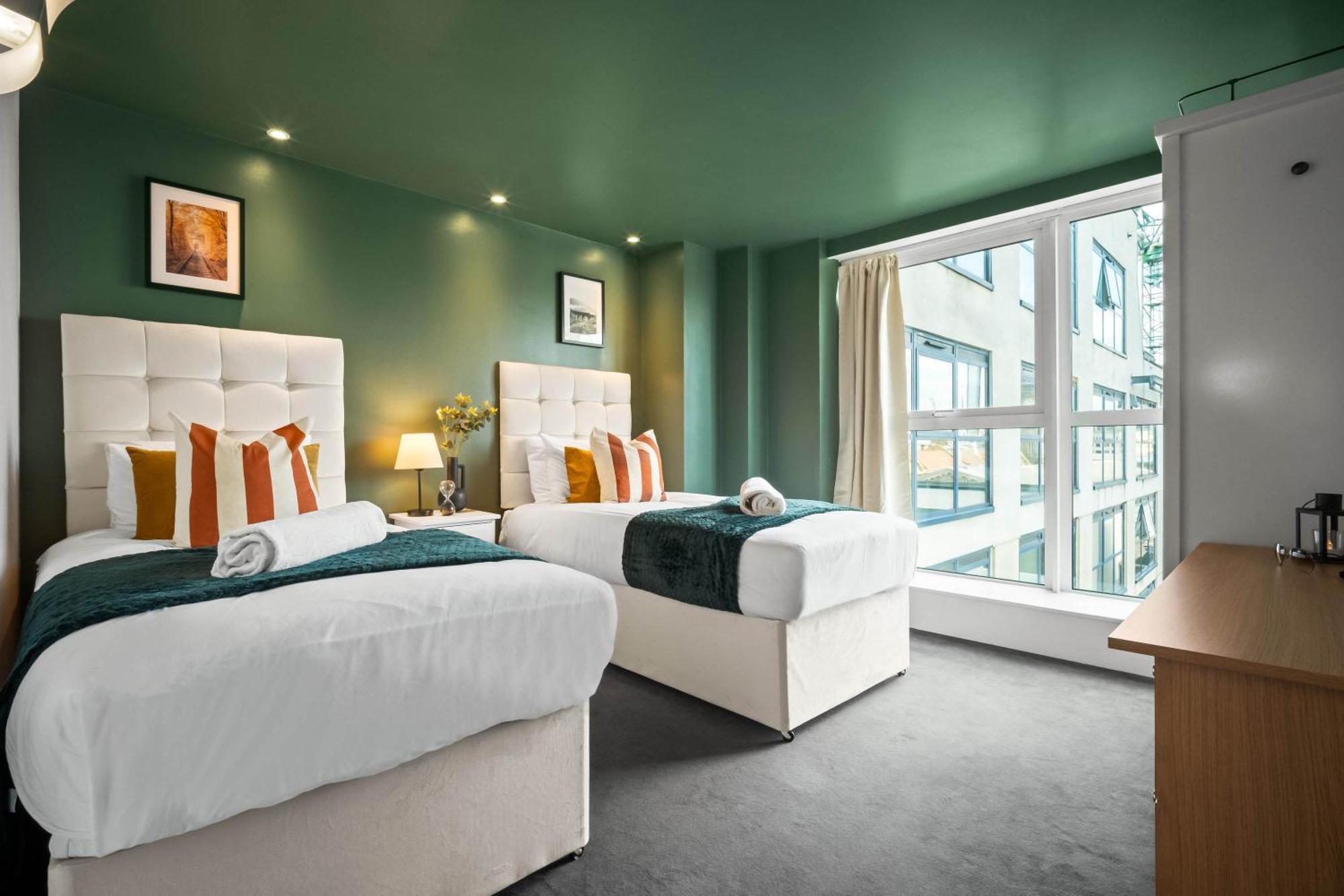 Apartment Stylish Two Bedroom - Centre - - Secure Parking - Excellent Location - 116q Birmingham